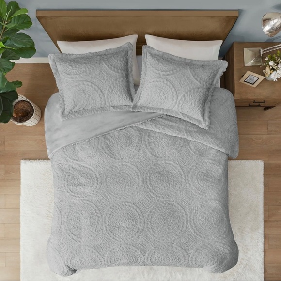 Madison Park Arya Embroidered Medallion Faux Fur Ultra Plush Comforter Set - Picture 4 of 10